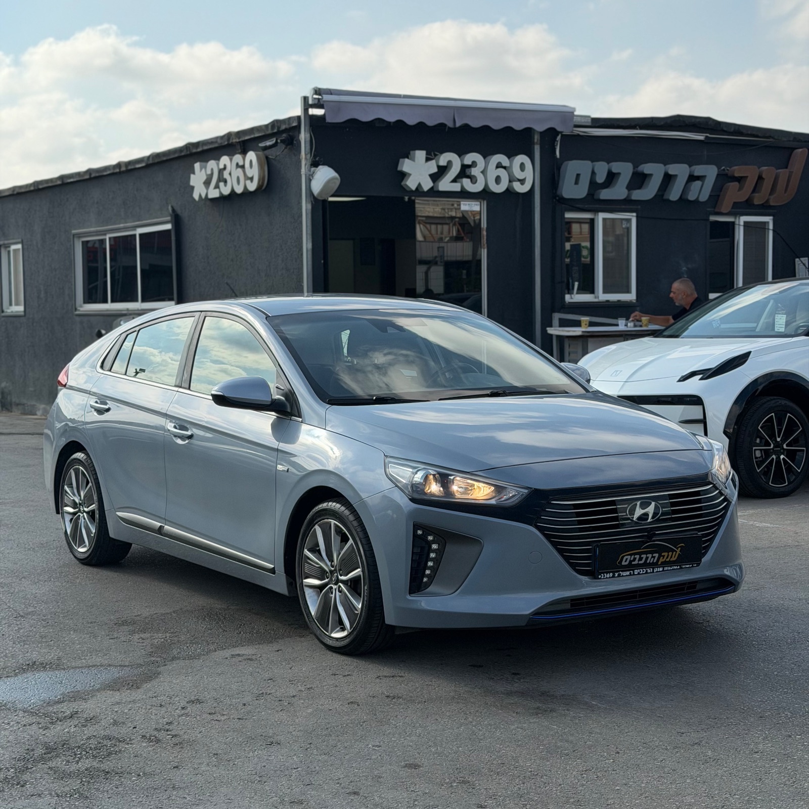 יונדאי IONIQ HYBRID